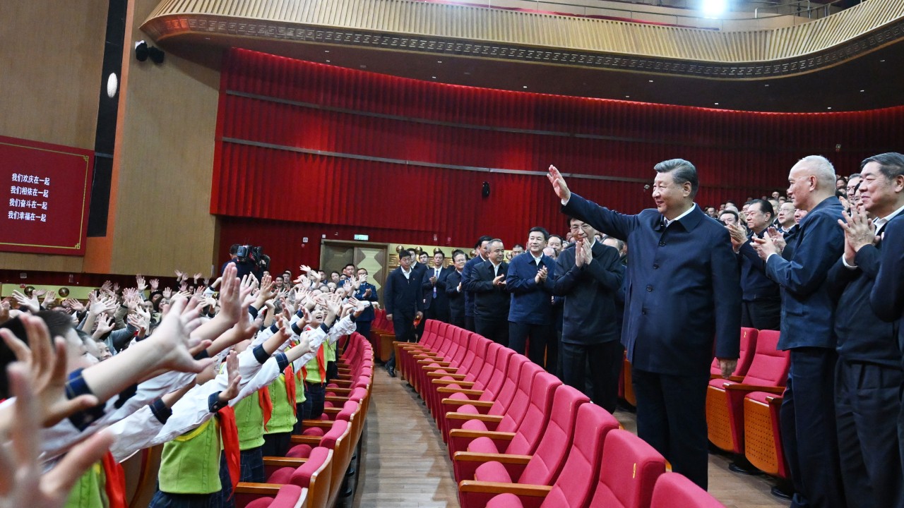 Kitajski predsednik Xi poziva k ohranjanju socialne stabilnosti v Xinjiangu