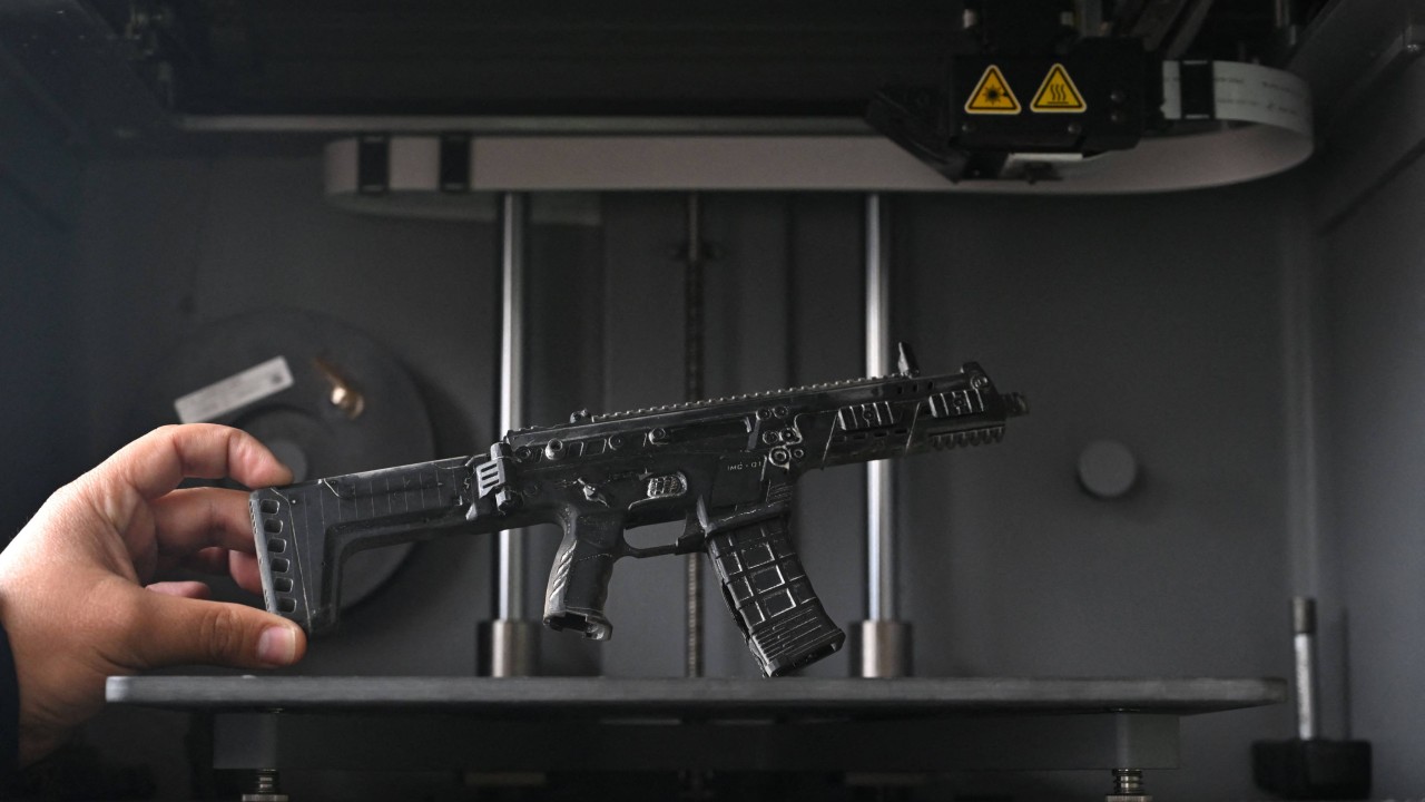 Kolumbija razvija prvo bojno puško in zaostruje odnose z ZDA in Izraelom