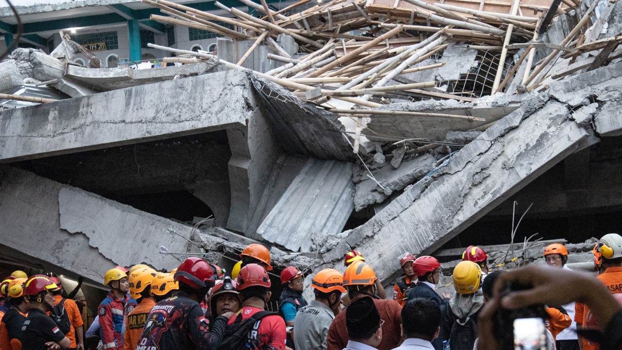 91 students still trapped 2 days after Indonesian school collapses
