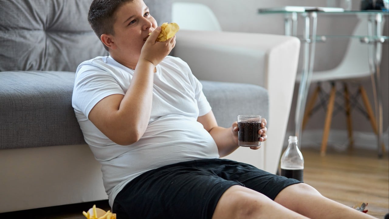Signs your child is addicted to junk food and 8 ways to help them