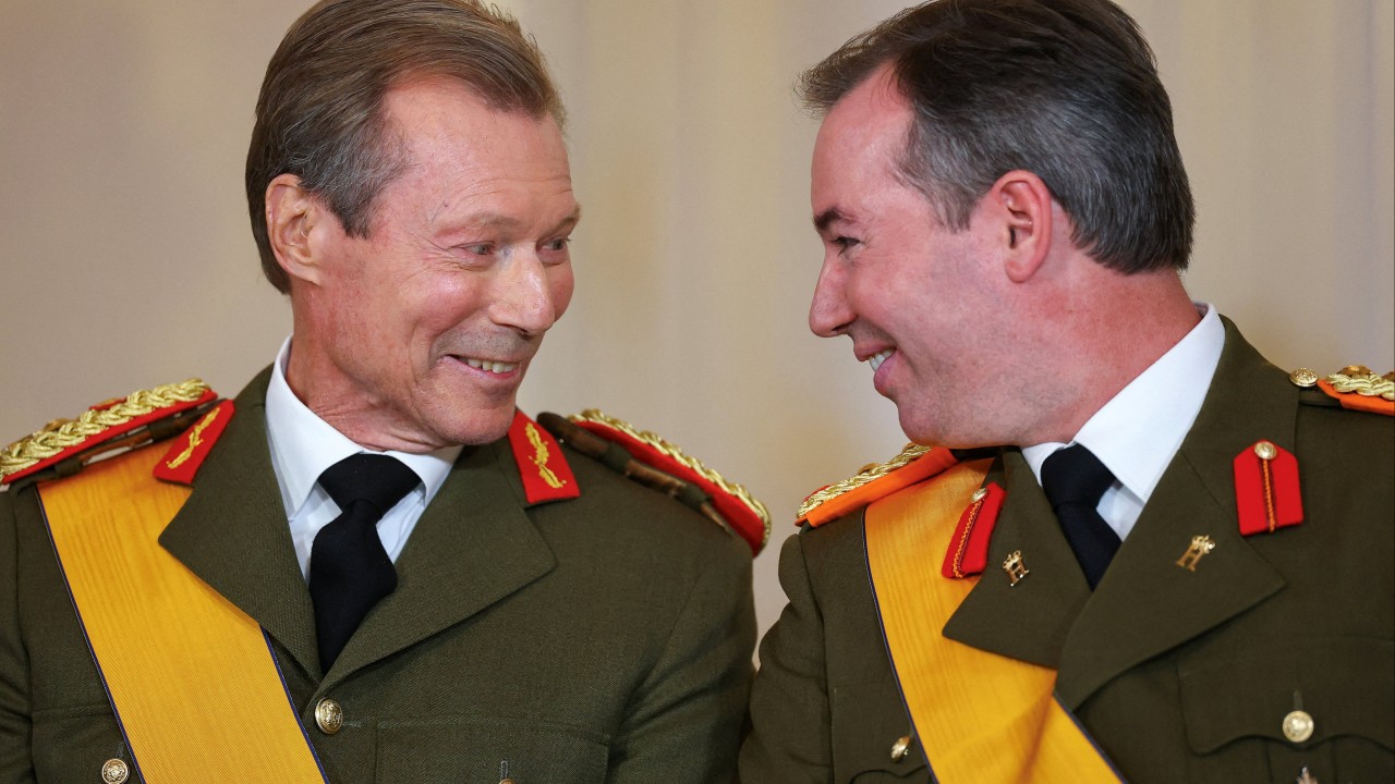 Luxembourg’s grand duke abdicates after 25 years, passing throne to son
