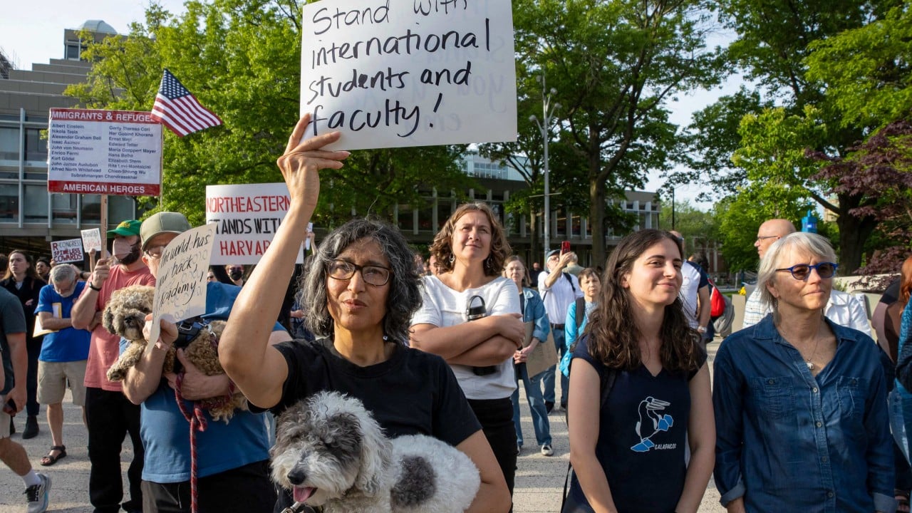 Prihodi azijskih študentov v ZDA so padli na najnižjo raven od pandemije COVID-19