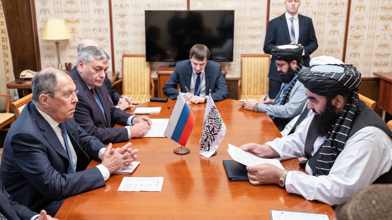 Rusija gostila talibane in opozorila pred tujo vojaško prisotnostjo v Afganistanu, Pakistan pa pozval k regionalnemu sodelovanju.