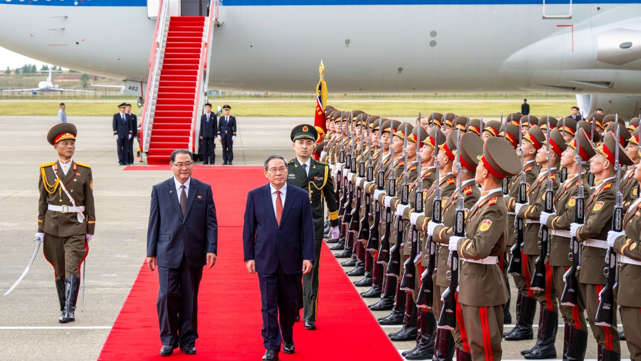 Kitajski premier Li Qiang na prvem obisku v Severni Koreji po 16 letih obljublja tesnejše sodelovanje