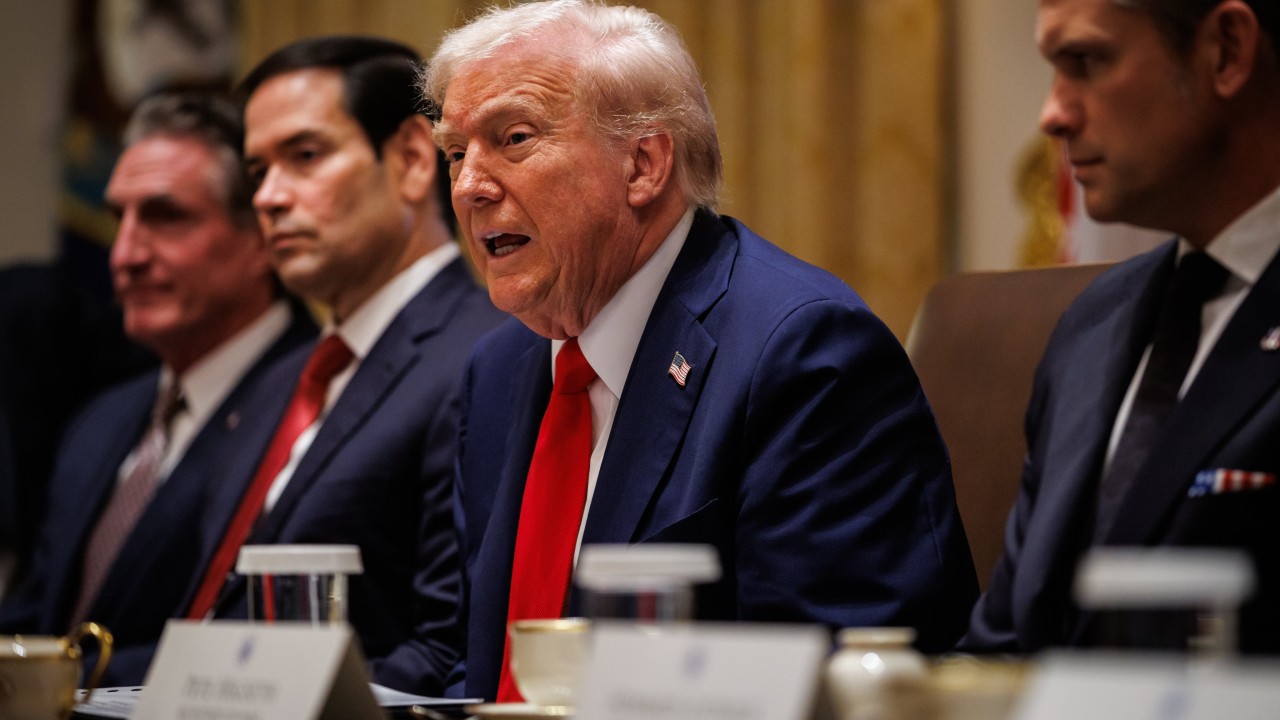 Trump threatens to halt Chinese imports – but counts on Xi to buy US soybeans