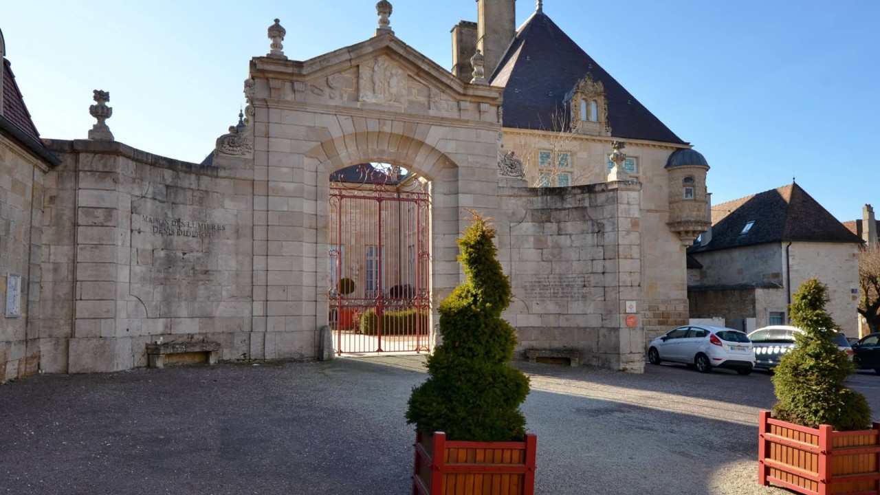 Louvre theft sparks spate of French museum burglaries