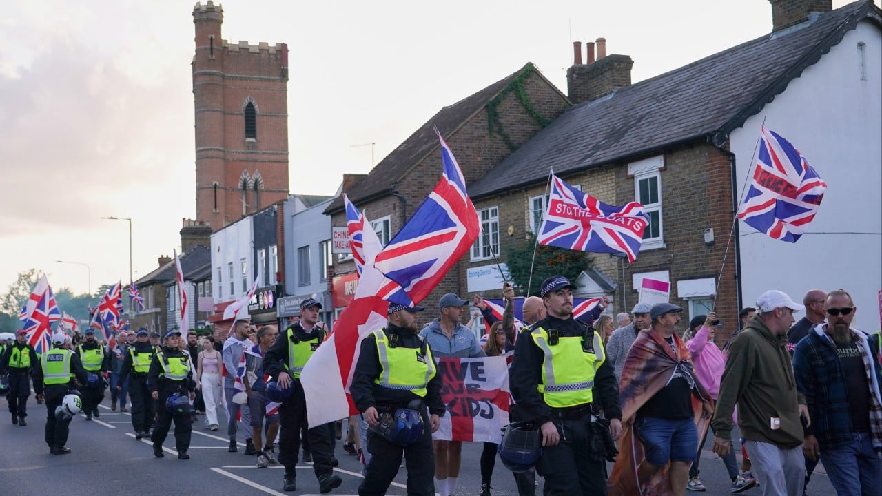 UK police search London for asylum seeker after mistaken release