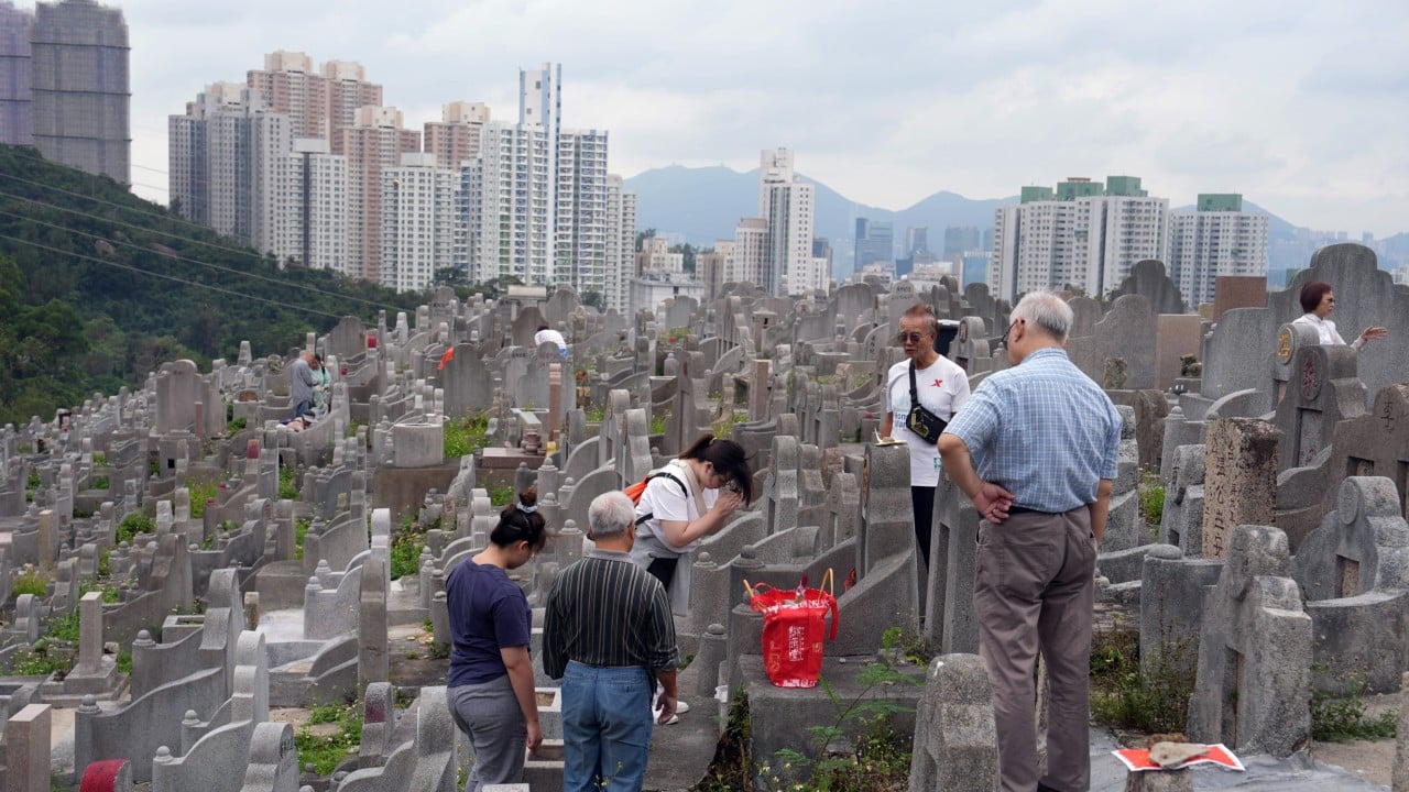 Hongkongers brace against chikungunya but preserve Chung Yeung traditions