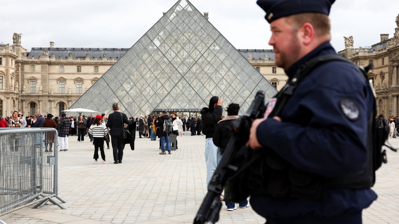 2 men arrested in Louvre heist to be charged, but jewels not found