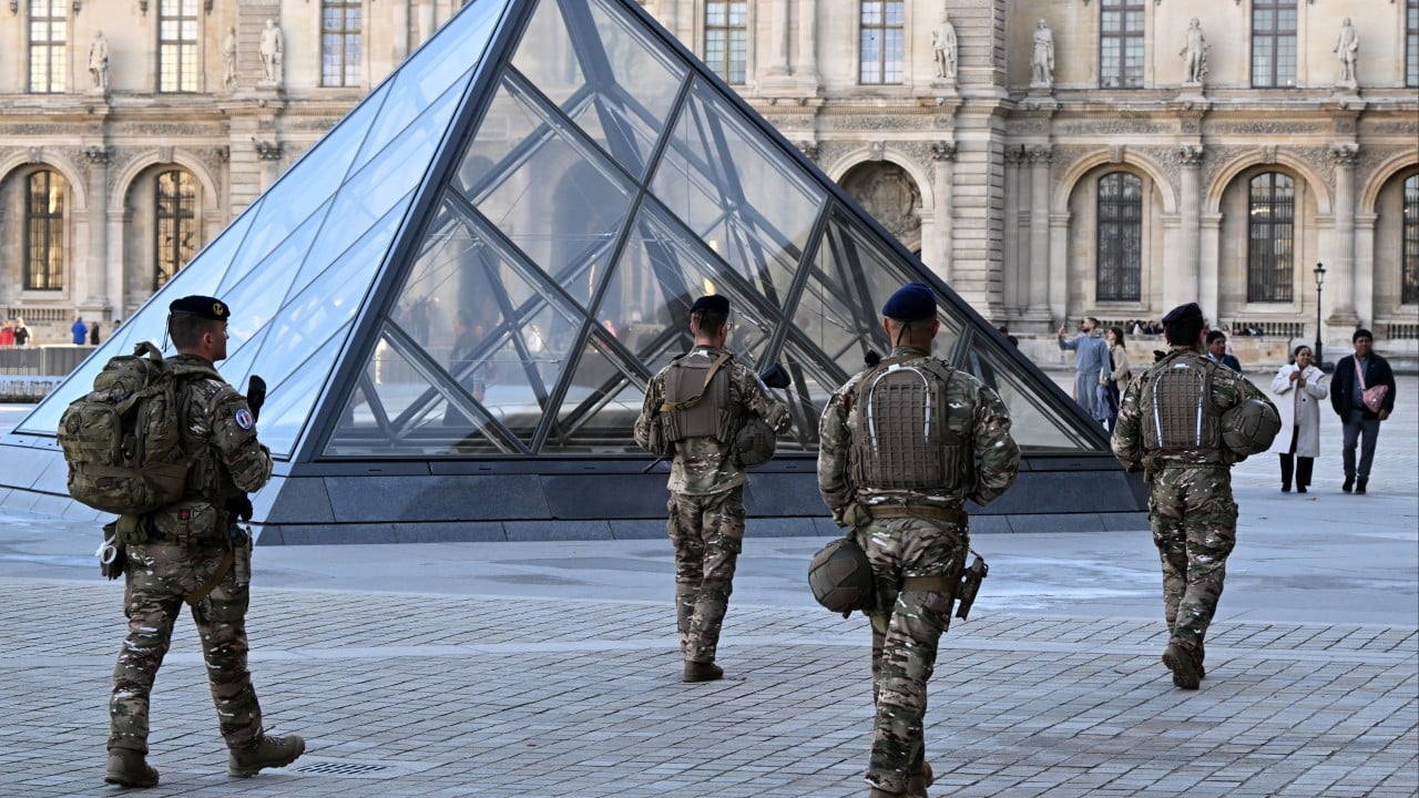Paris Louvre heist suspects are petty criminals, not professionals, prosecutor says