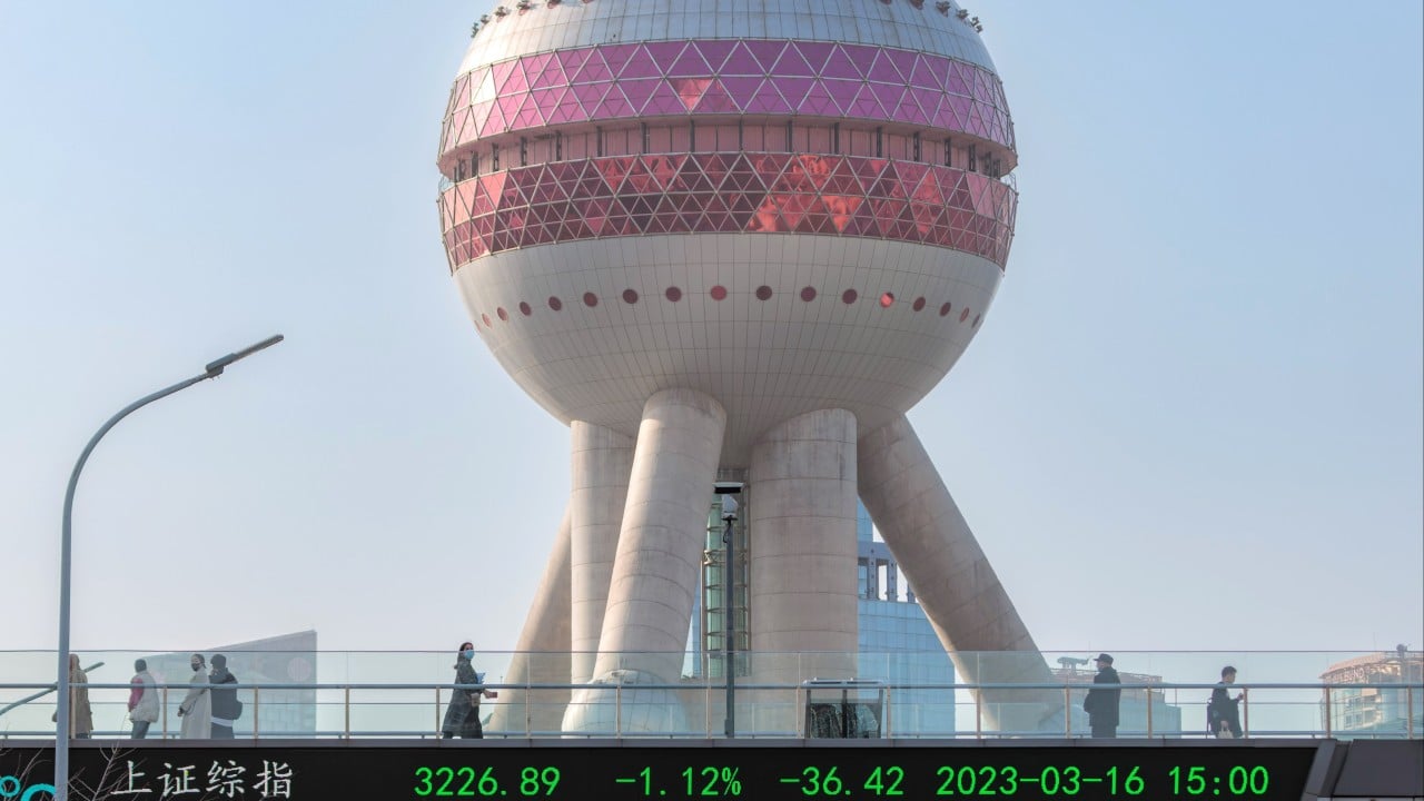 Star Chinese fund managers pause subscriptions amid stock market frenzy