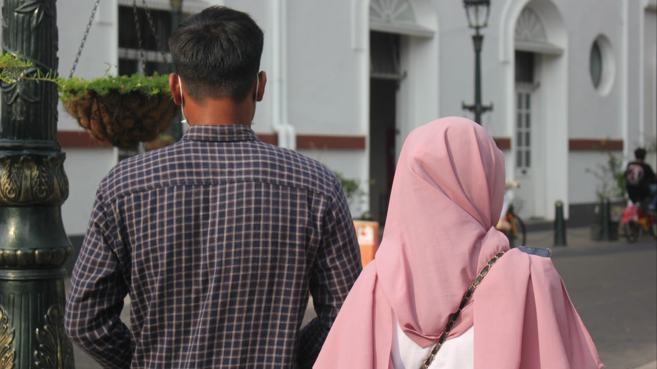 ‘Smartphones make it easy to cheat’: Indonesia minister warns of marriage crisis