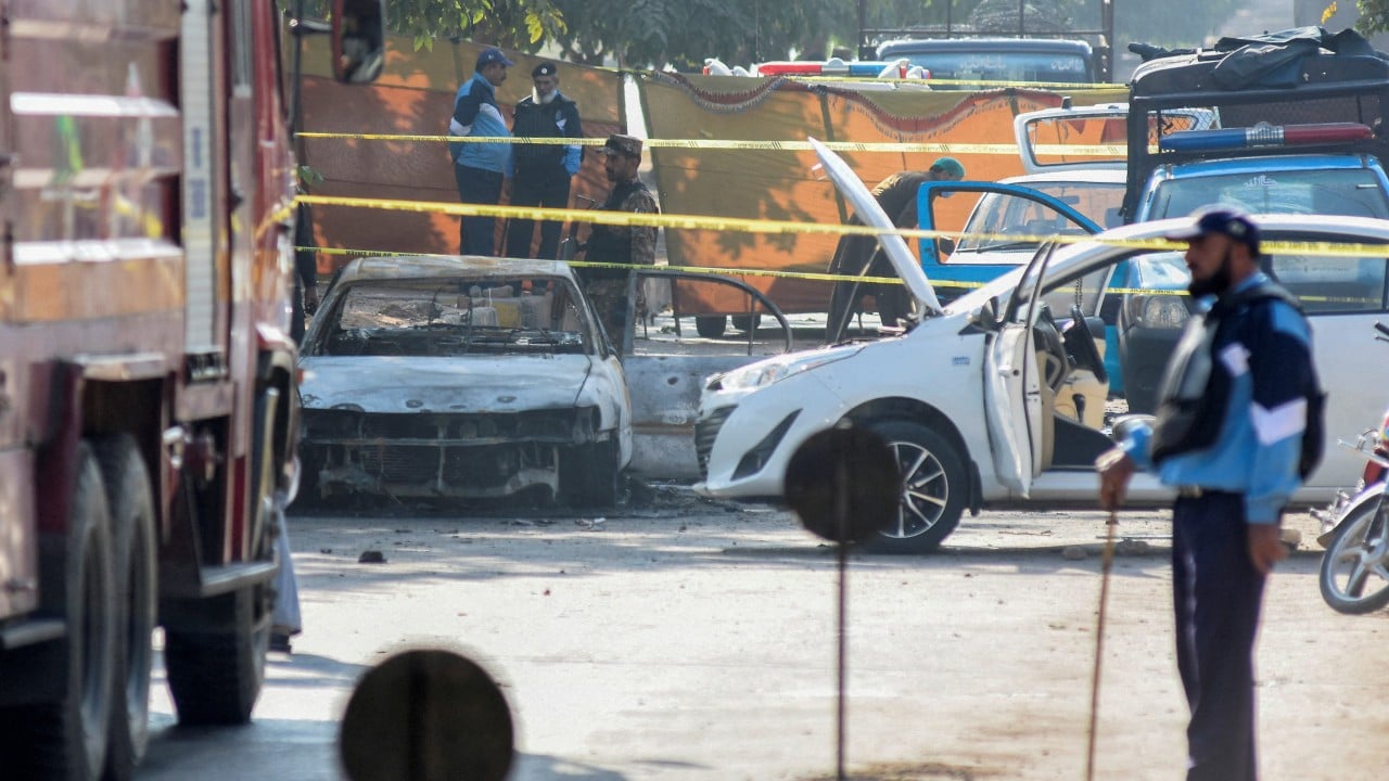 Pakistan court bombing kills 12 amid rising Taliban violence