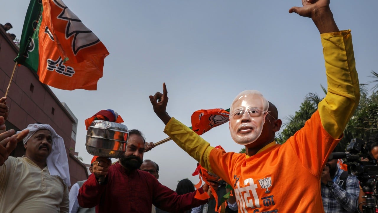 Vladajoča koalicija Narendra Modija na dobri poti do zmage v ključni indijski državi Bihar