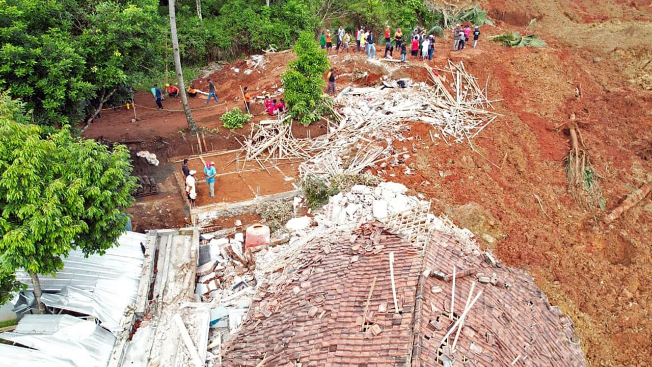 6 dead, 17 missing after landslide hits Indonesia’s Central Java: state media