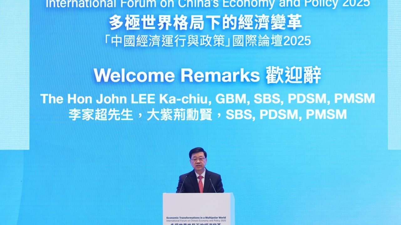 Hong Kong krepi svoj položaj kot vodilno finančno središče kljub globalnim izzivom