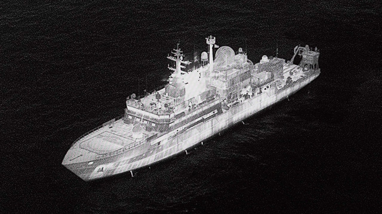 Ruska vohunska ladja Yantar usmerjala laserje v britanska letala, Velika Britanija opozarja Rusijo