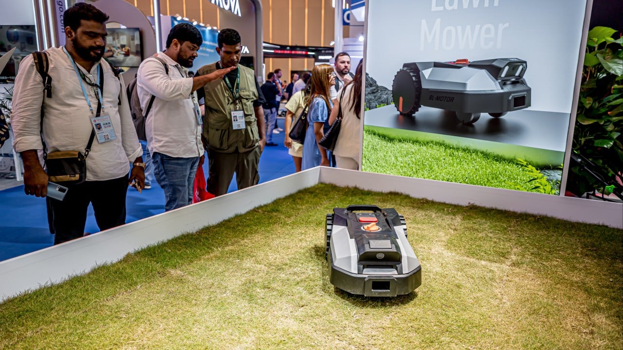 Kitajska zaostrila ukrepe proti Japonski zaradi spora glede Tajvana in izjav Sanae Takaichi.