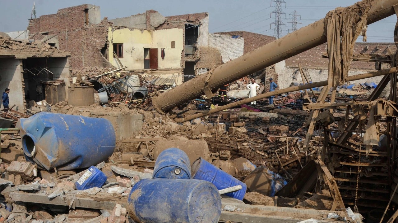 Eksplozija kotla v tovarni lepila v Pakistanu zahtevala najmanj 15 življenj