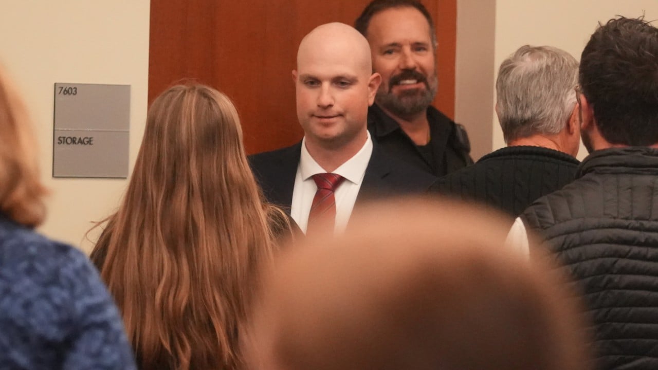 Policist v Ohiu oproščen obtožb v smrti noseče ženske, obtožene kraje