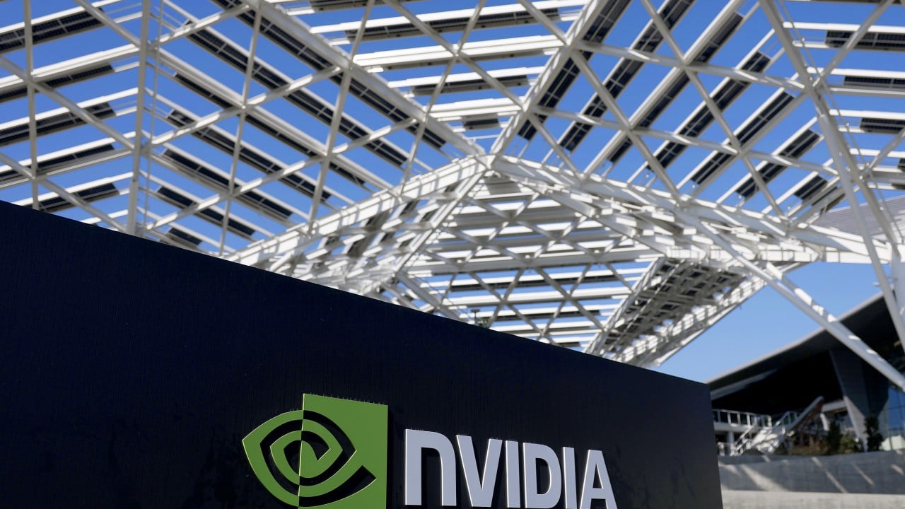 Trumpova ekipa razpravlja o prodaji Nvidiinih H200 čipov Kitajski, kar predstavlja odmik od prejšnjih stališč