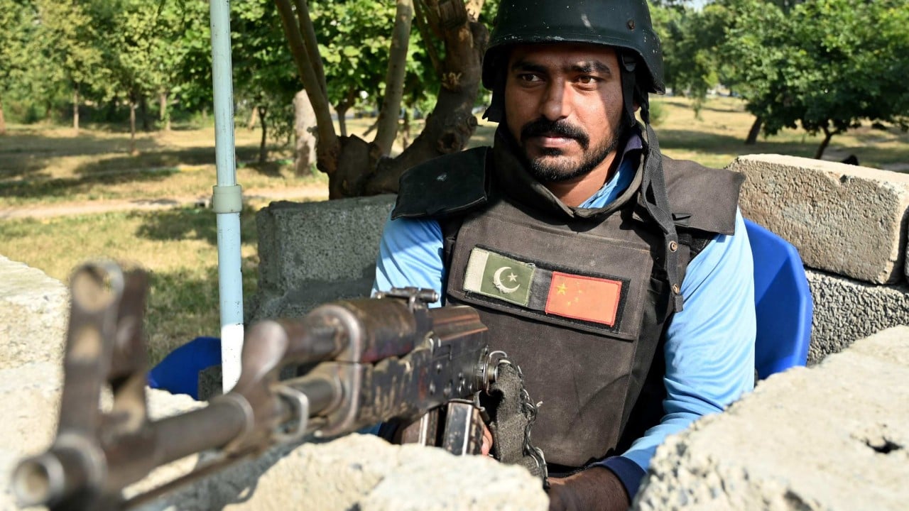 3 Pakistani security officers killed in suicide bombing near Afghan border