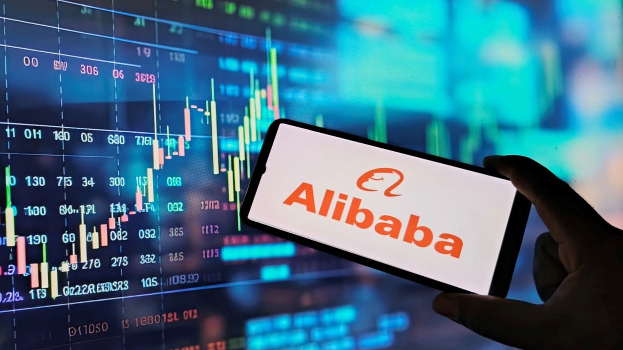 Prihodki Alibabe porasli za 5 %, dobiček pa se zmanjšal zaradi naložb v hitro maloprodajo