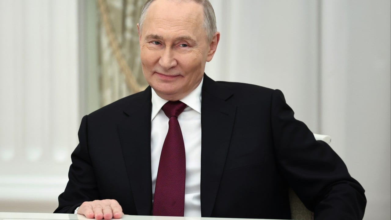 Ukraine talks: Putin meets Trump envoys in Russia, sends Europe a warning