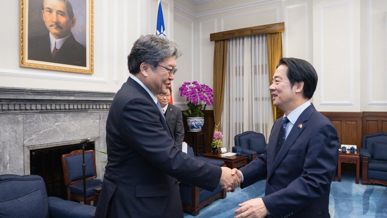 Kitajska protestira proti obiskom japonskih poslancev Tajvanu, odnosi s Tokiom se zaostrujejo