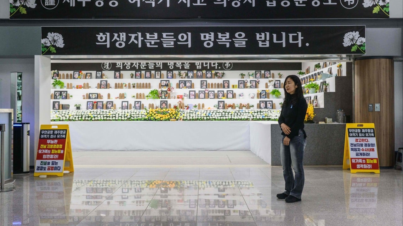 தென் கொரியாவின் ஜெஜு விமானம் விபத்துக்குள்ளாகி ஒரு வருடம் ஆன நிலையில், உண்மைக்கான போராட்டம் தொடர்கிறது