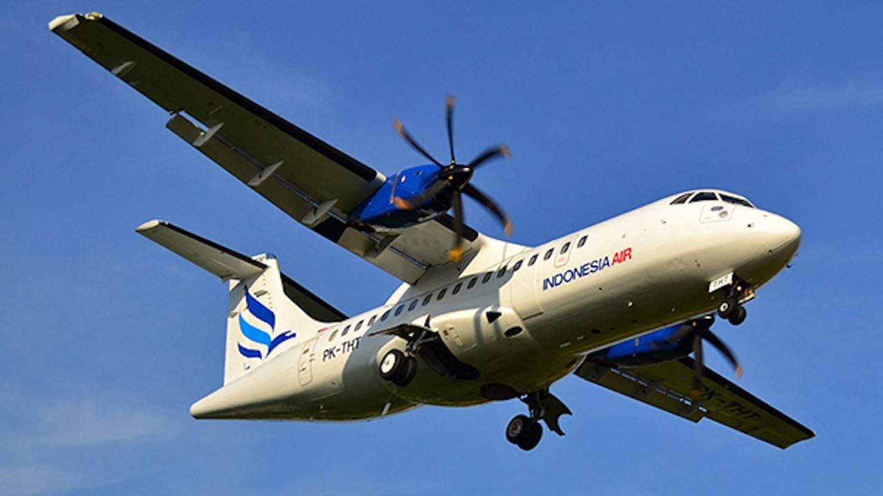 Indonesian plane with 11 people missing, search and rescue under way
