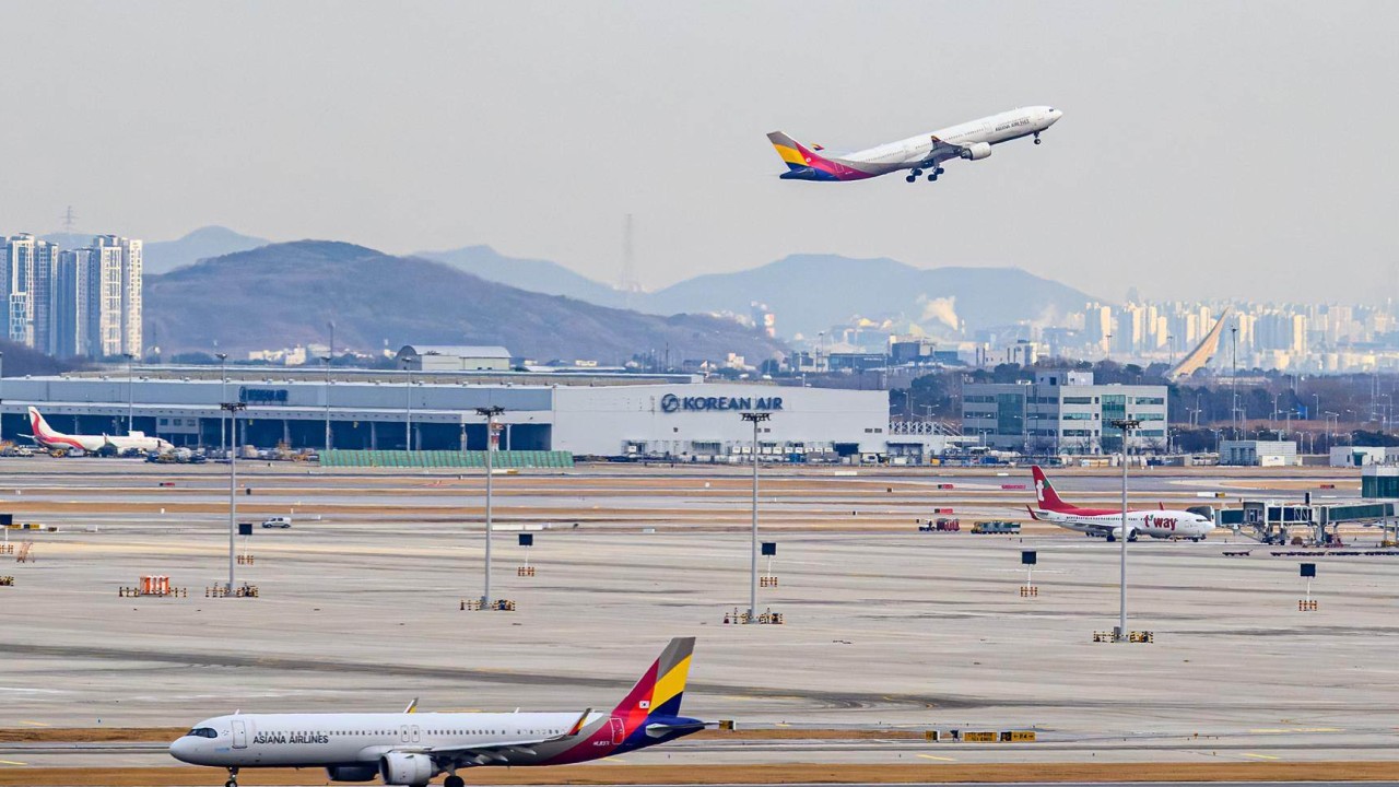 Seoul airport āsuicide flightā threat sparks police manhunt in South Korea