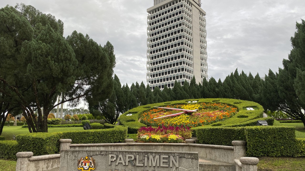 Malaysia’s parliament tightens access rules for media interviews, sparking criticisms