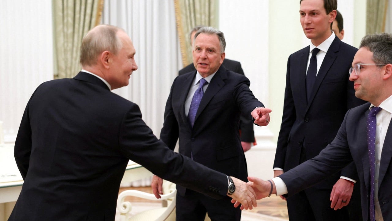 Putin meets US envoys for midnight talks as Ukraine settlement hinges on key issue