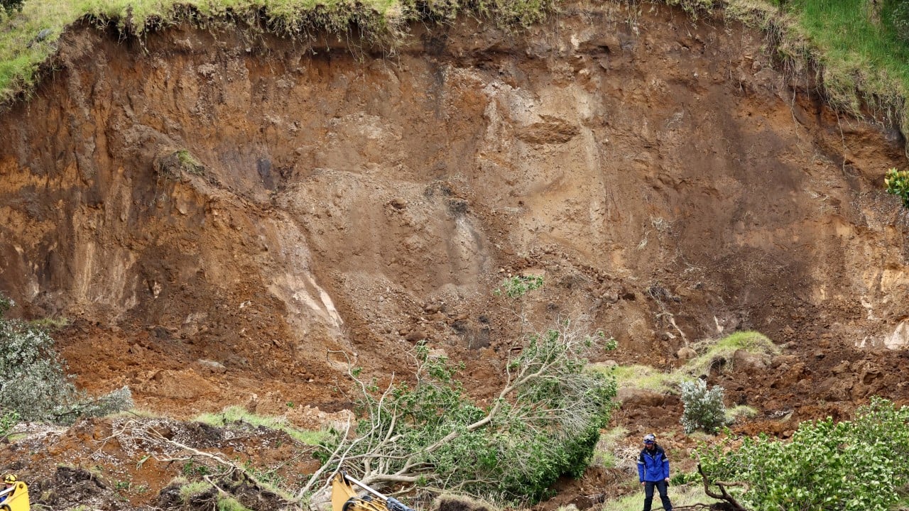 New Zealand landslide: human remains found as operations move from rescue to recovery