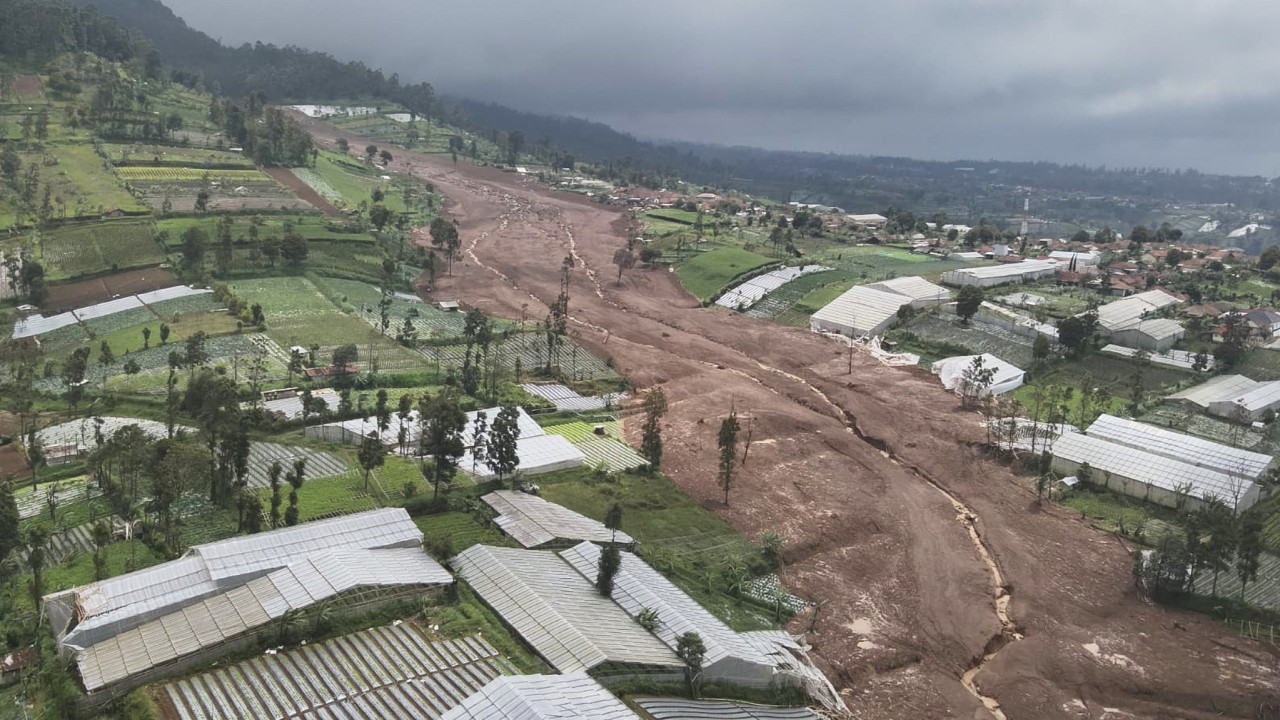 8 killed in Indonesia, over 80 missing in Java landslide