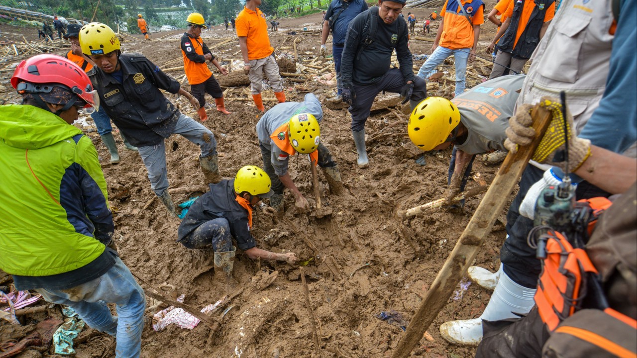 Indonesian rescuers recover bodies after Java landslide, 72 still missing