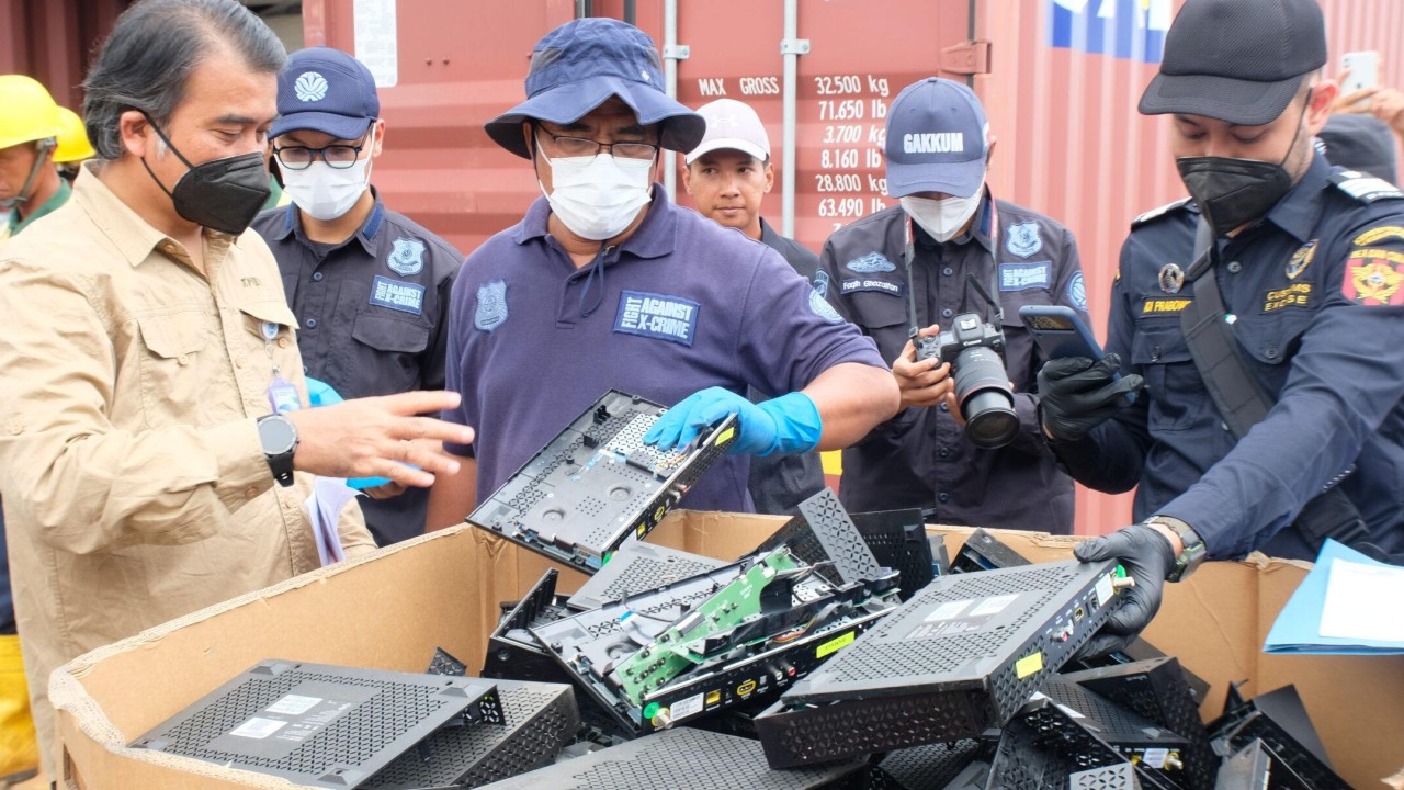 Indonesia begins re-exports of toxic US e-waste in crackdown on illegal imports