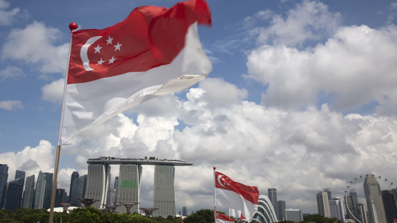 シンガポール、沈没船の不法再入国でインドネシア人6人を投獄、むち打ち刑を宣告