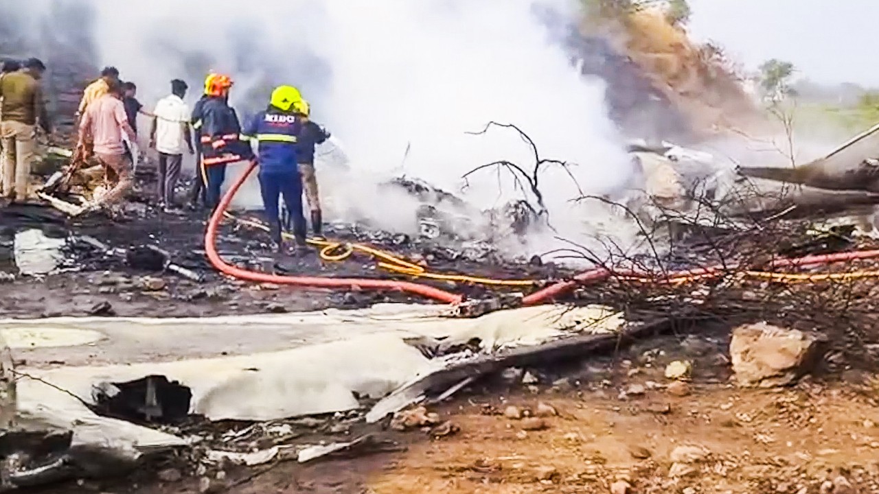 Plane crashes in India, killing Maharashtra deputy chief minister and 4 others