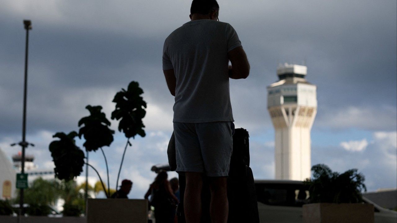 Trump says heâs reopening Venezuelan airspace and Americans can visit soon