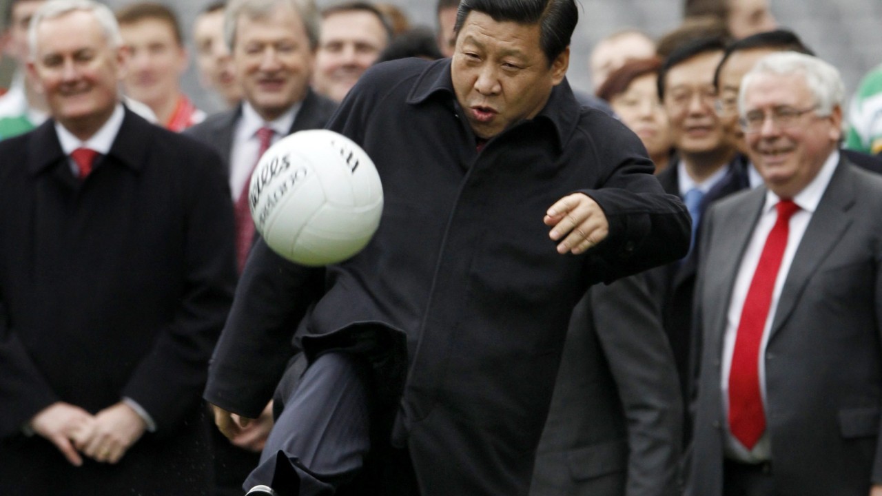 With China’s Xi, Britain’s Starmer hopes gift of Manchester United match ball scores points