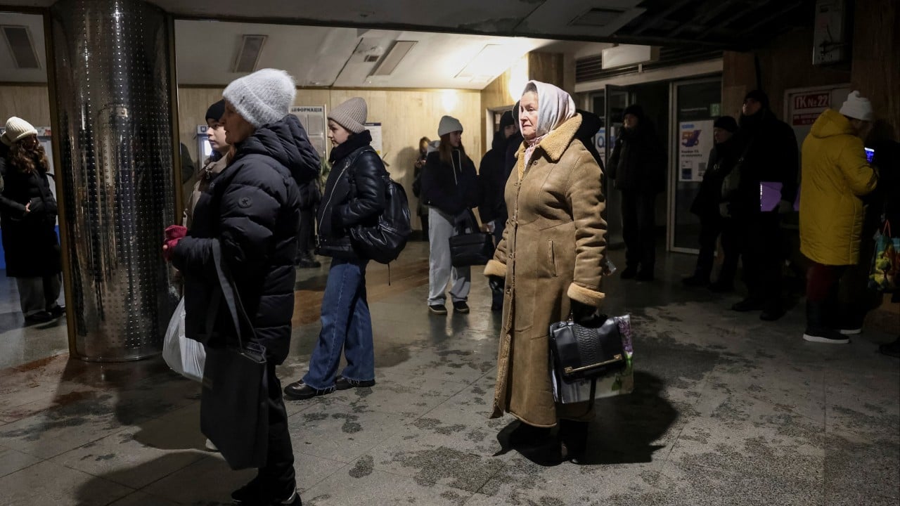 Electricity lines between Ukraine, Moldova, Romania fail, causing mass outages