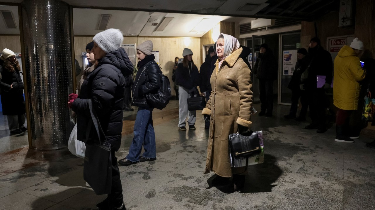 Electricity lines between Ukraine, Moldova, Romania fail, causing mass outages