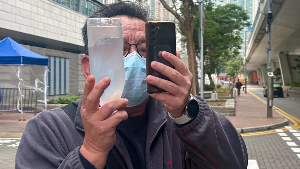 Hong Kong taxi driver fined for throwing passenger’s change out of window