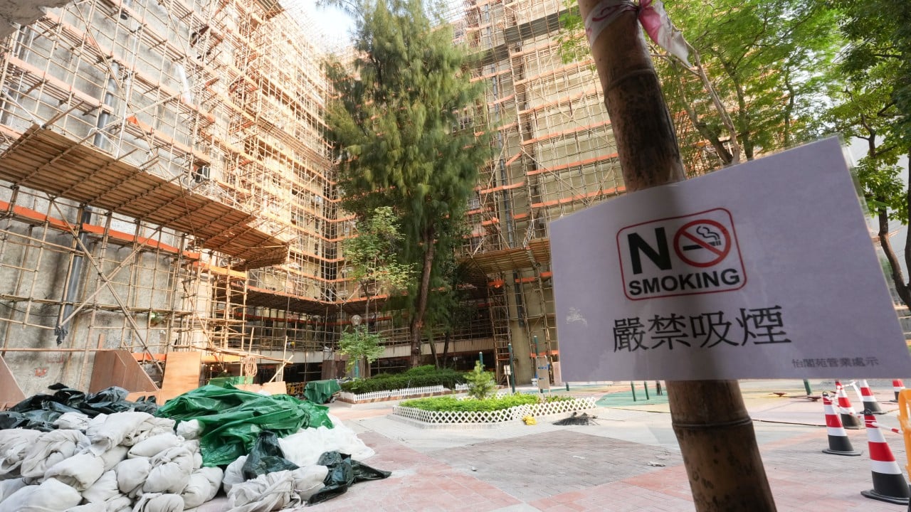 Hong Kong to consider HK$3,000 fixed penalty for smoking on construction sites