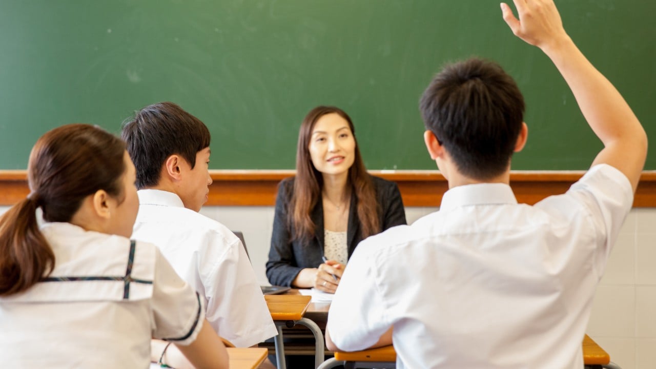 Hong Kong teachers to be given 1 year to obtain practising certificates