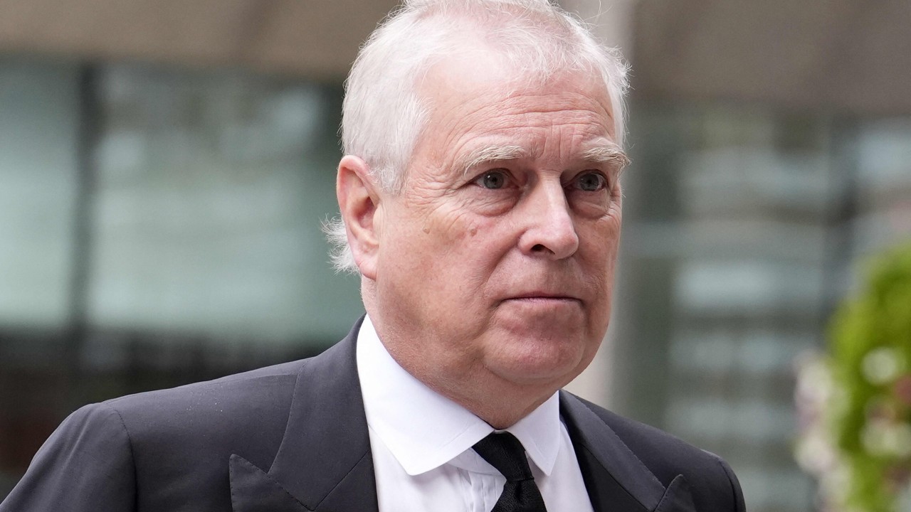 UK police assess claims ex-Prince Andrew sent sensitive trade records to Epstein插图