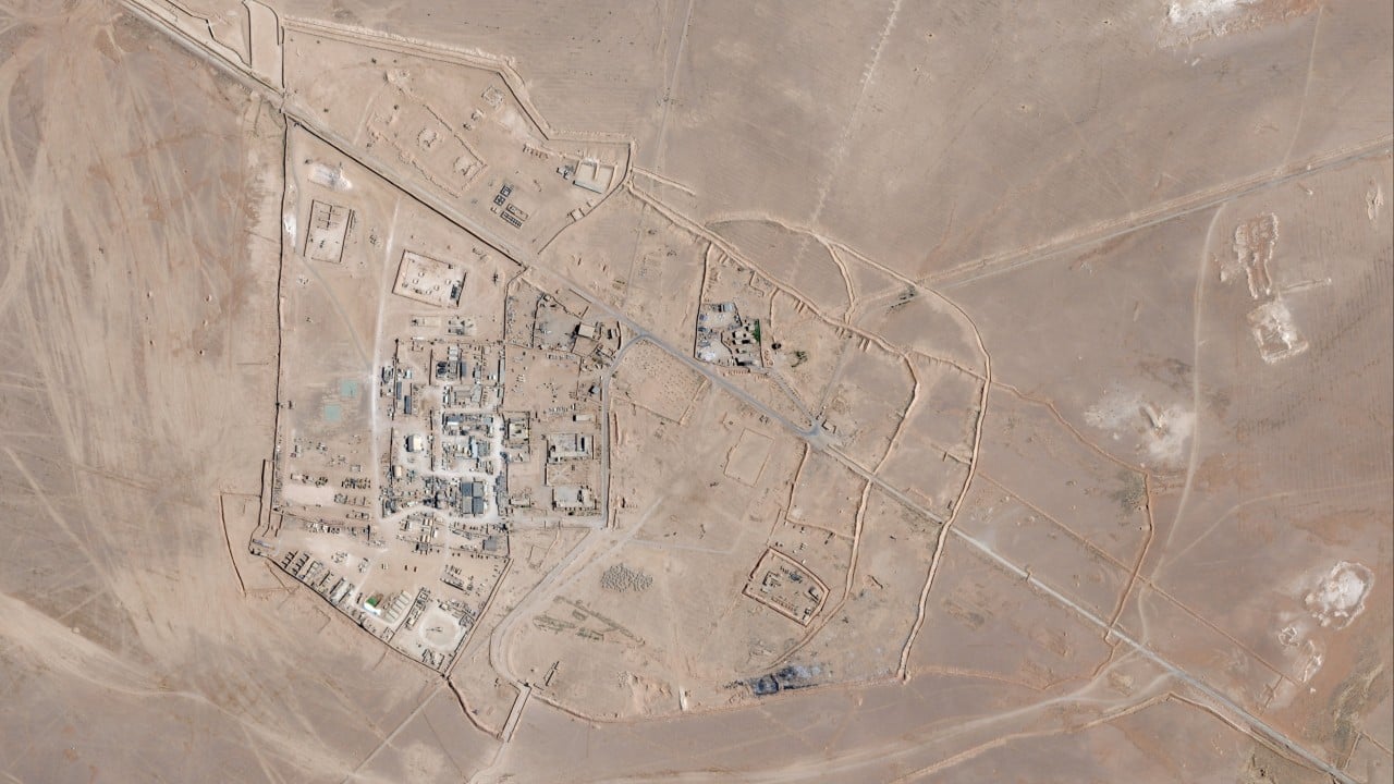 US pulls out of strategic military base and hands it over to Syria