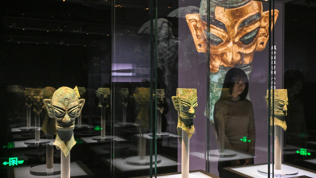 How did a prized red gemstone reach the ancient, mysterious Shu kingdom?